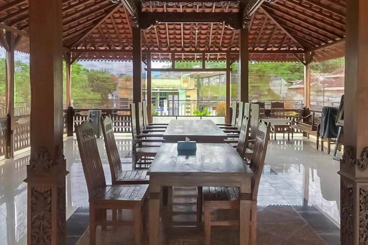 Malang Hill Syariah Redpartner Hotel Екстериор снимка