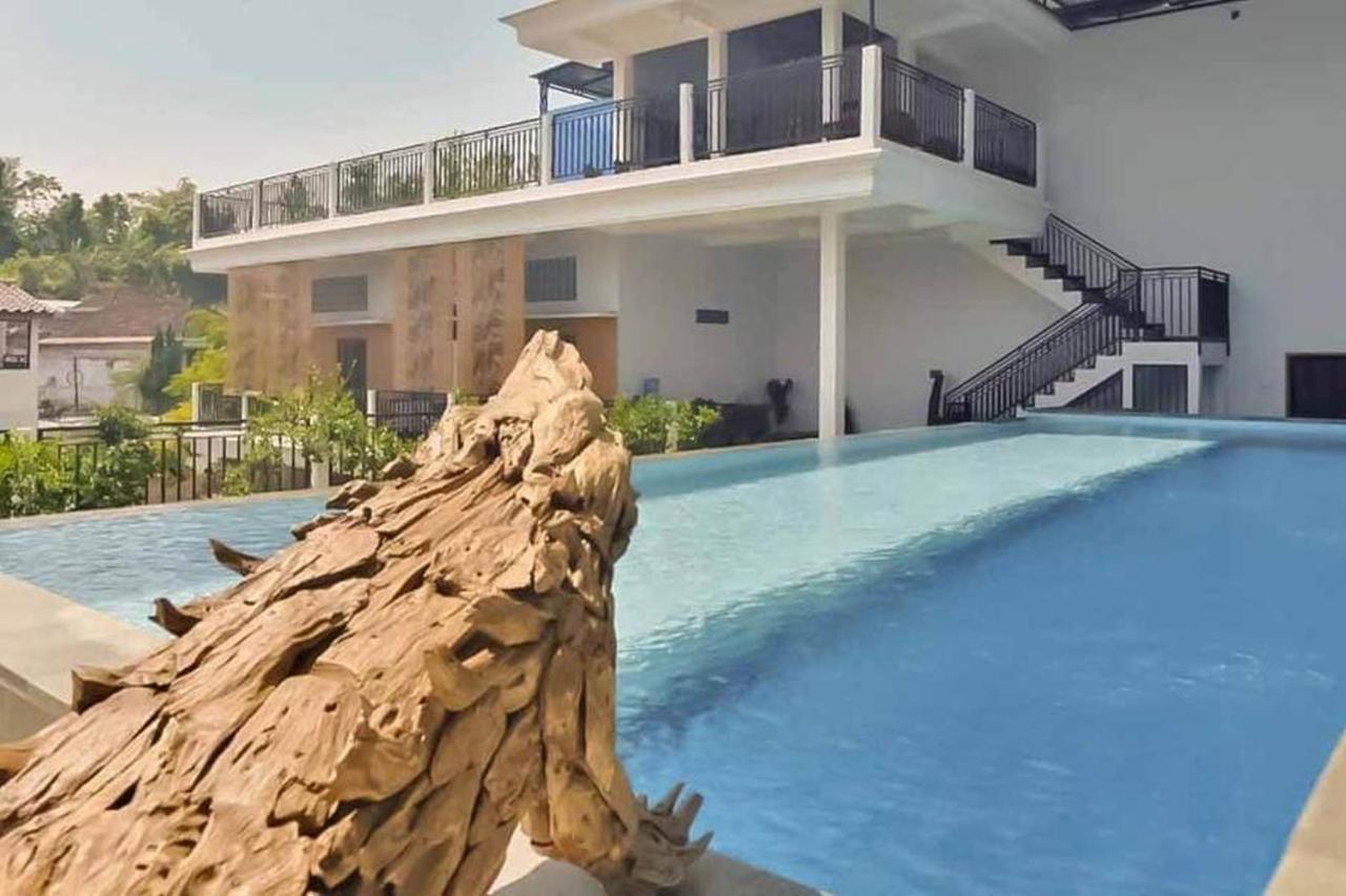 Malang Hill Syariah Redpartner Hotel Екстериор снимка