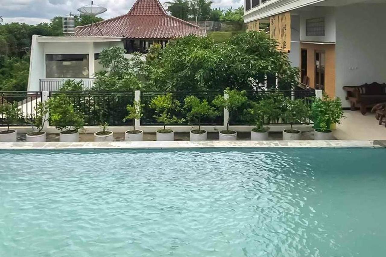 Malang Hill Syariah Redpartner Hotel Екстериор снимка