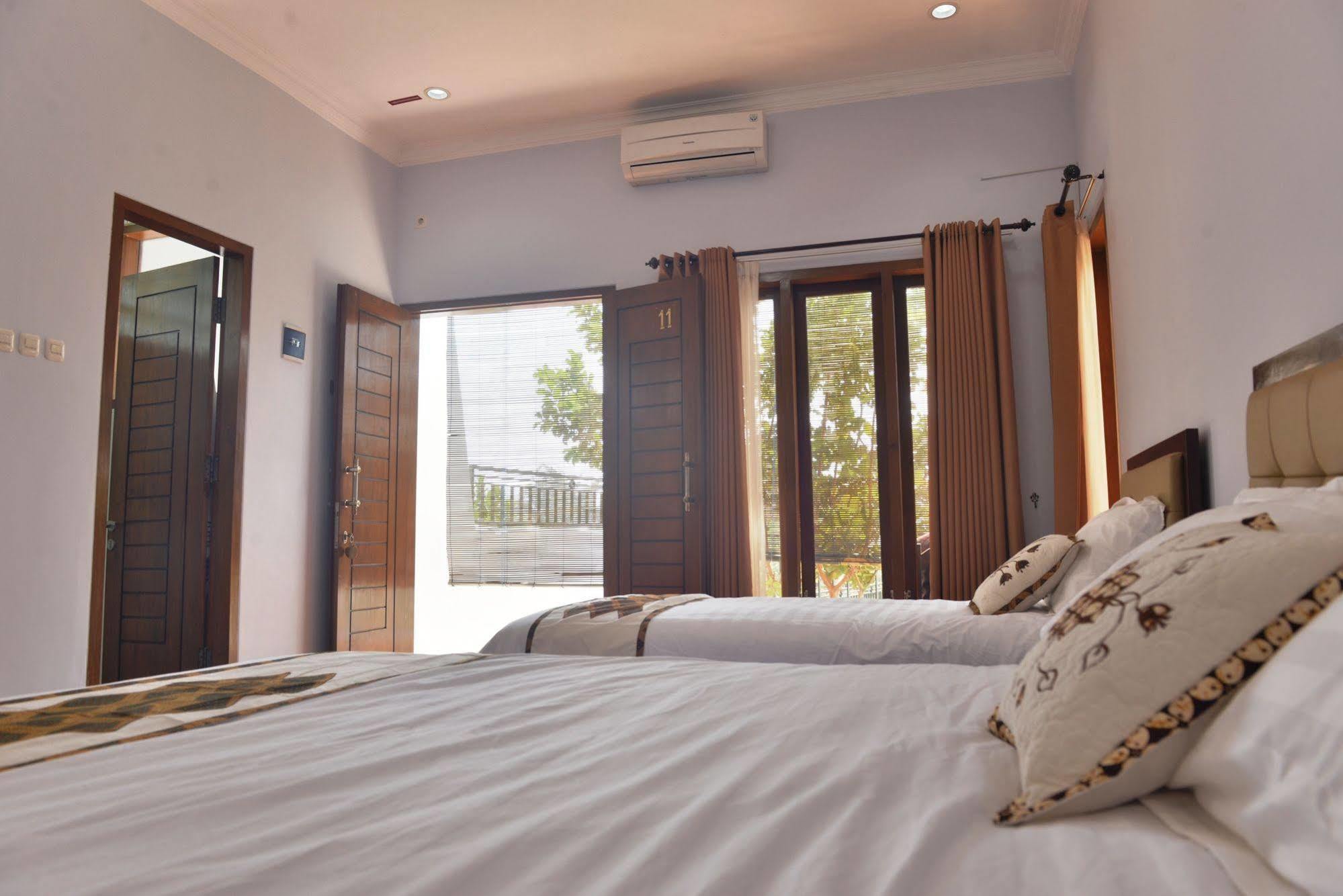 Malang Hill Syariah Redpartner Hotel Екстериор снимка