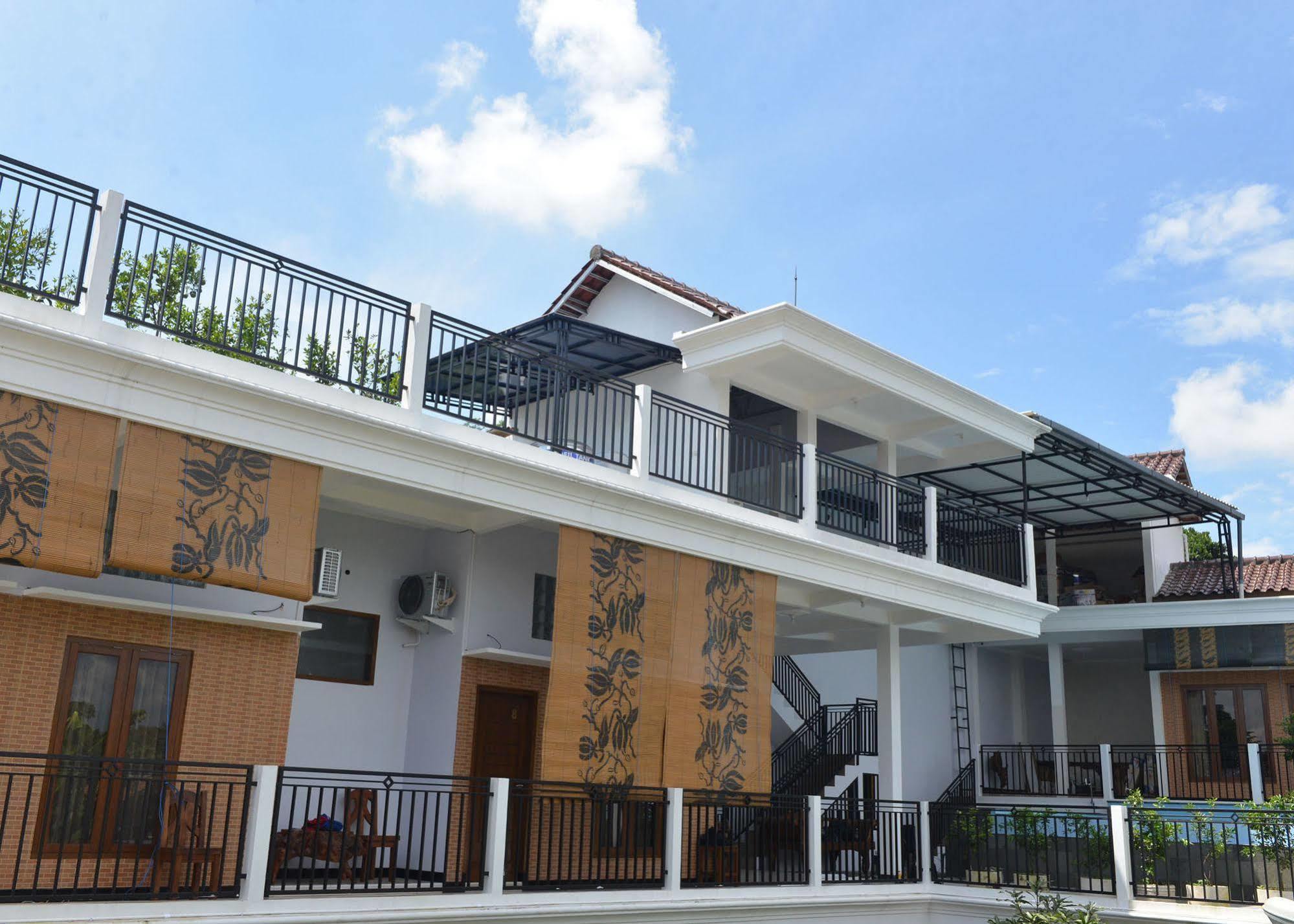 Malang Hill Syariah Redpartner Hotel Екстериор снимка